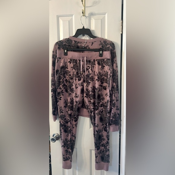 Honeydew Intimates Lavender and Black Floral Pajama Set - Picture 2 of 8